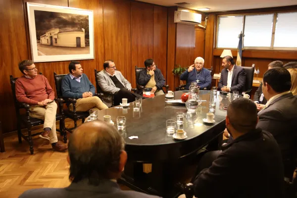 El arzobispo Carlos Sánchez visitó el Concejo Deliberante de la capital