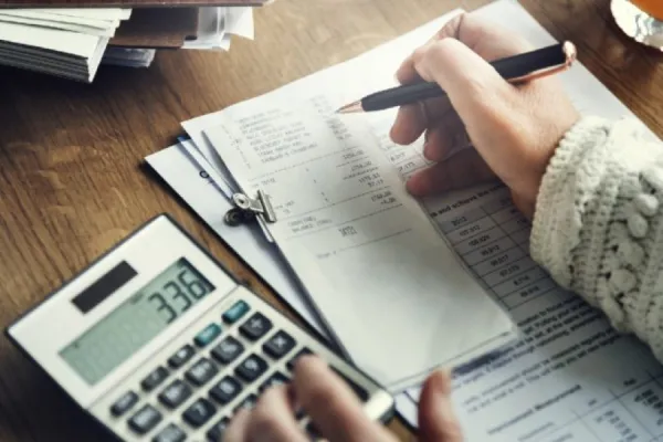 Mayo con subas de precio: uno por uno, cuáles serán los incrementos en los servicios y los combustibles