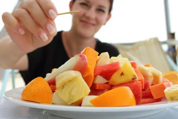 Cuáles son las frutas que no debés comer de noche y por qué