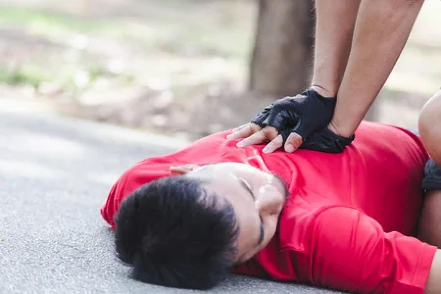 Los síntomas pueden ser diferentes entre mujeres y hombres.