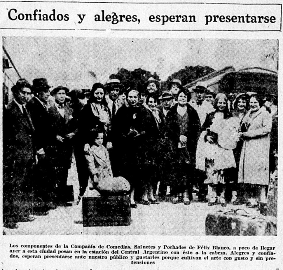 EN FAMILIA. El elenco a poco de bajar del tren: mostraba que eran un gran equipo, que viajaba hasta con los propios hijos hasta donde actuaban.