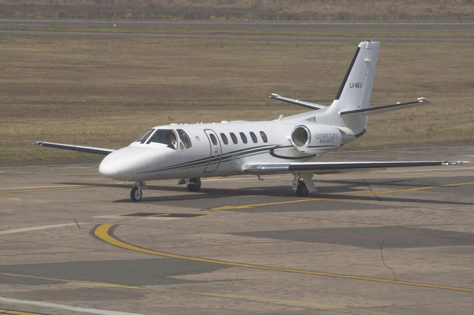 FUERA DE SERVICIO. La aeronave Cessna Citation Bravo se encuentra en la ciudad paraguaya de Luque. LA GACETA / FOTO DE ANALIA JARAMILLO (ARCHIVO)