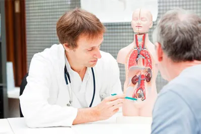 Dolor, molestias o cambios al orinar: cuándo consultar de urgencia al urólogo