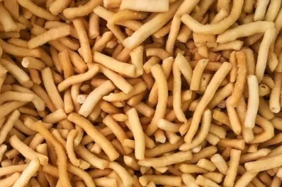 Anmat prohibió la venta de una marca de snacks y picadas por estar falsamente rotulados