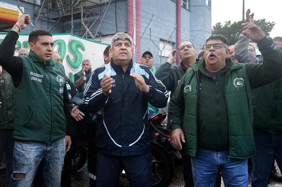 DIRIGENCIA. Pablo Moyano había avisado que si UTA no adhería, los choferes pararían por su cuenta. Pero el gremio se sumó anoche a la huelga. na