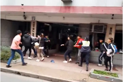 VIDEO. Batalla campal entre estudiantes: “Hay rumores de que se volverán a pelear”