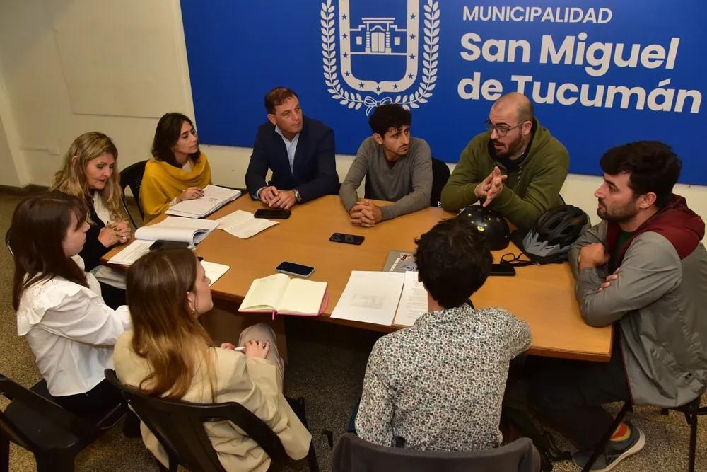 Funcionarios se reunieron con integrantes de la asociación Meta Bici.