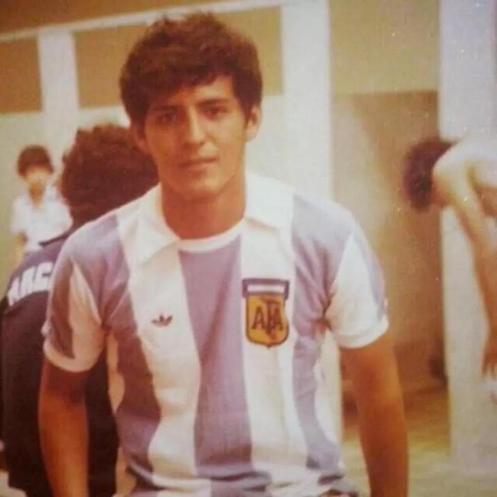 Roldán vistiendo la camiseta de la Selección.