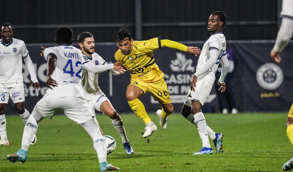 Tino Costa se retira del fútbol.