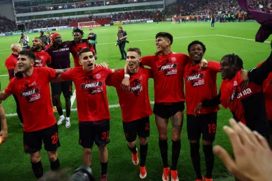 Con  “Tucu” Palacios en cancha, Bayer Leverkusen se clasificó a la final de la Europa League y sigue estirando su invicto