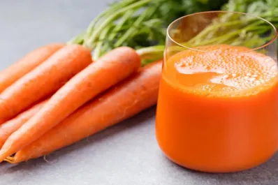 Por qué tomar jugo de zanahoria todos los días mejora tu salud, según expertos
