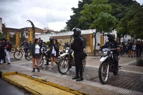 Jaldo firmó el decreto que ordena a la Policía detener a los estudiantes por peleas callejeras