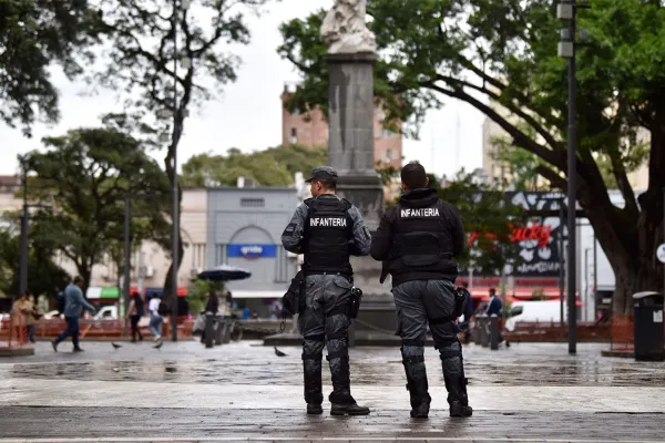 Encuesta: ¿Estás de acuerdo con que se detenga a estudiantes violentos?