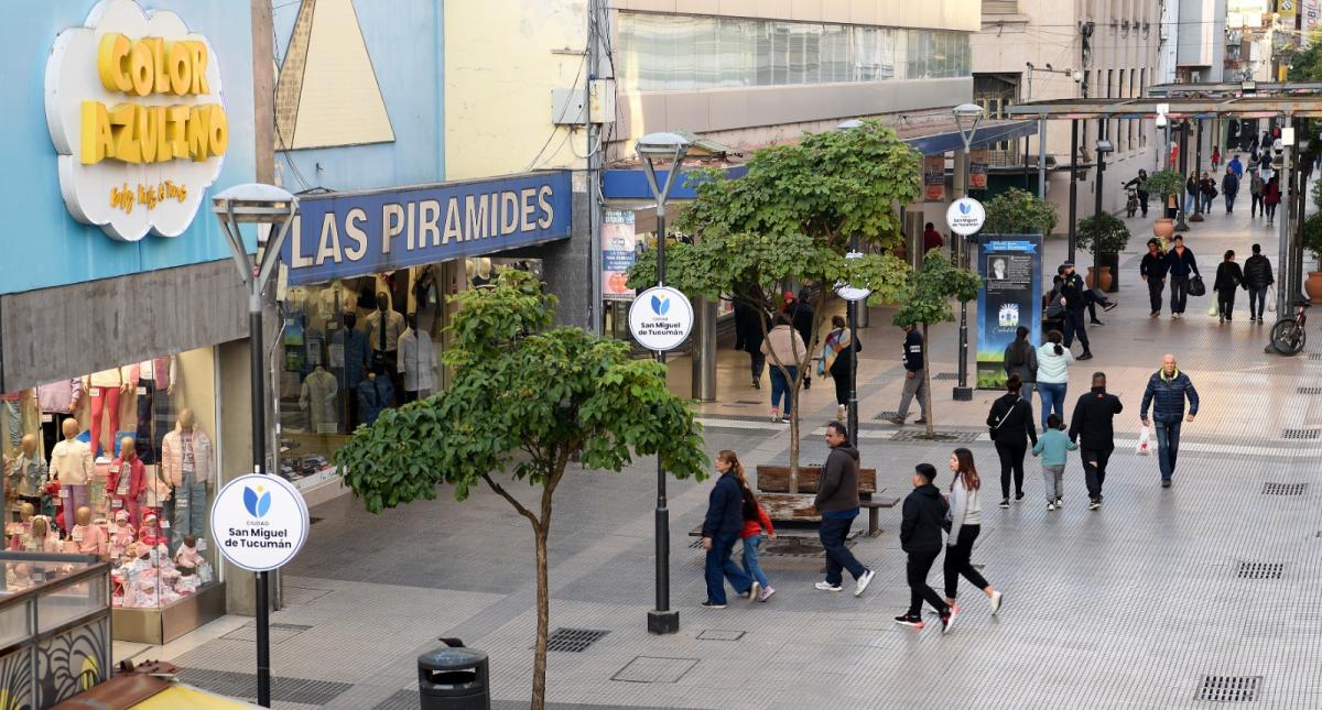 El paro en el microcentro tucumano: poco movimiento, pero con los negocios abiertos