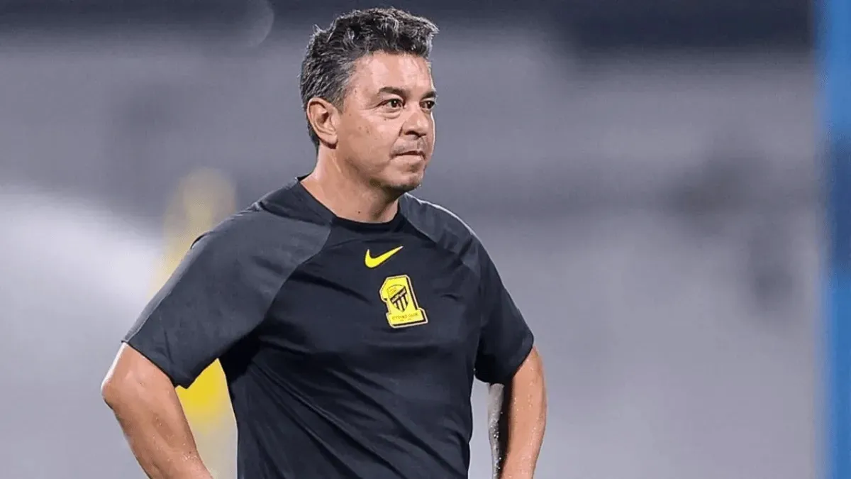 NO ENCUENTRA RESPUESTAS. El equipo de Marcelo Gallardo perdió 5-0 y lo dejó al técnico argentino en la cuerda floja.