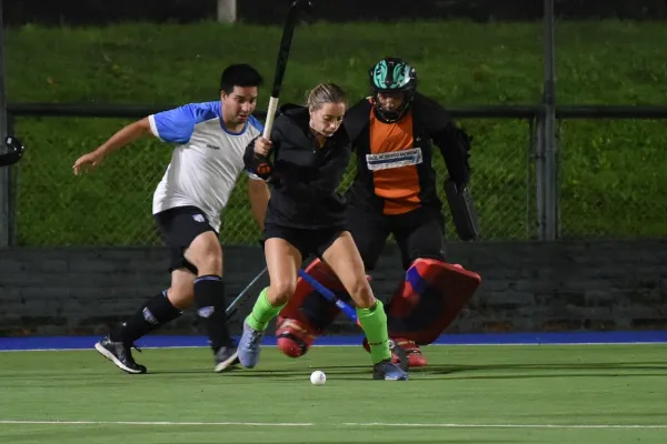 Hockey: las chicas de Tucumán Rugby jugaron un amistoso contra los varones de Atlético Tucumán