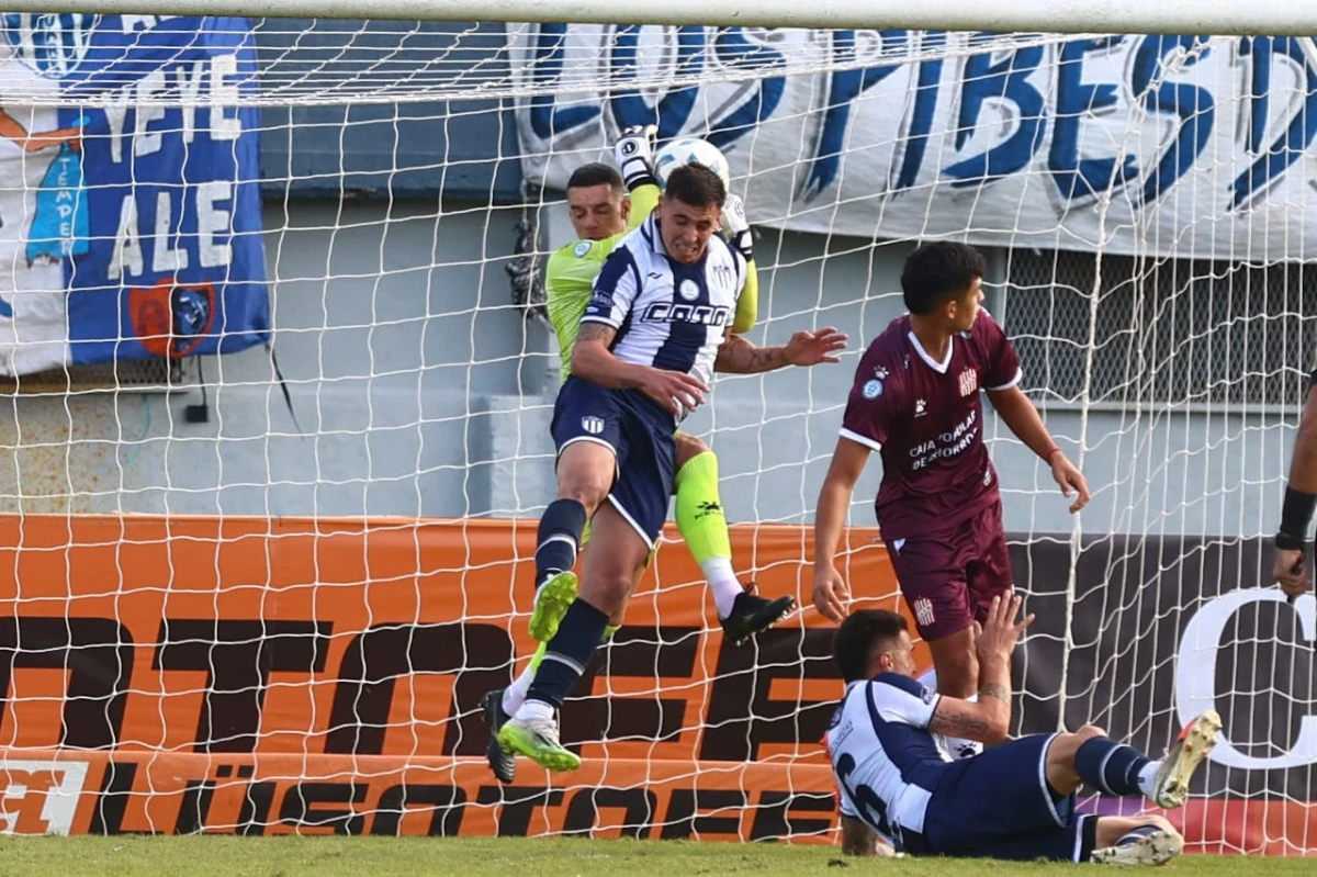 Sand y Peñalba fueron los puntos más altos del empate entre Tristán Suárez y San Martín de Tucumán