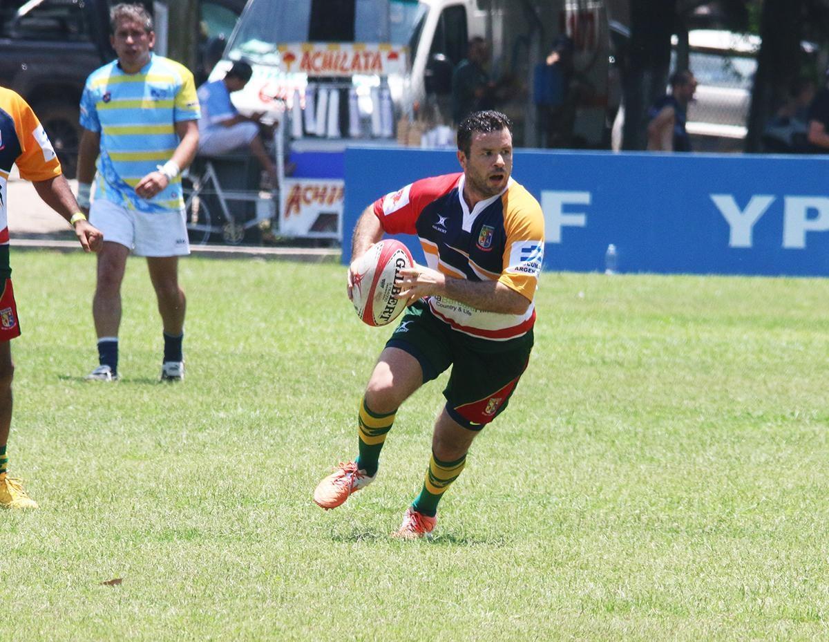 OVALADA DOMINADA. Chehin sigue disfrutando del rugby, con la camiseta de Old Virgins. 