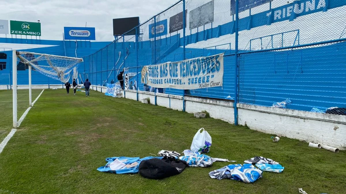 Los hinchas preparan el recibimiento