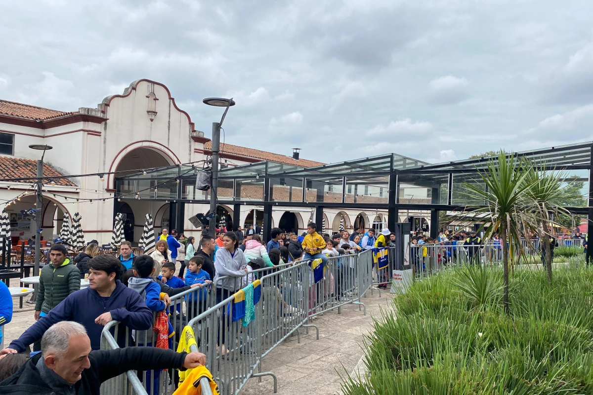 Hoy no hubo una gran cantidad de hinchas de Boca esperando al plantel.