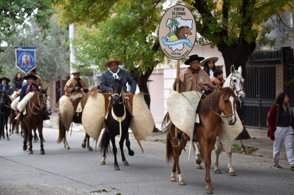 NUNCA FALTAN. Las agrupaciones gauchas rindieron homenaje a la Virgen.