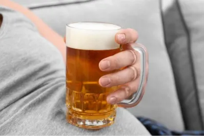 ¿La cerveza engorda? La verdad sobre la panza cervecera y la grasa abdominal