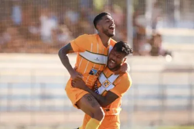 Increíble: un club brasileño despidió a su DT en el entretiempo, el médico tomó su lugar, y ganó el partido