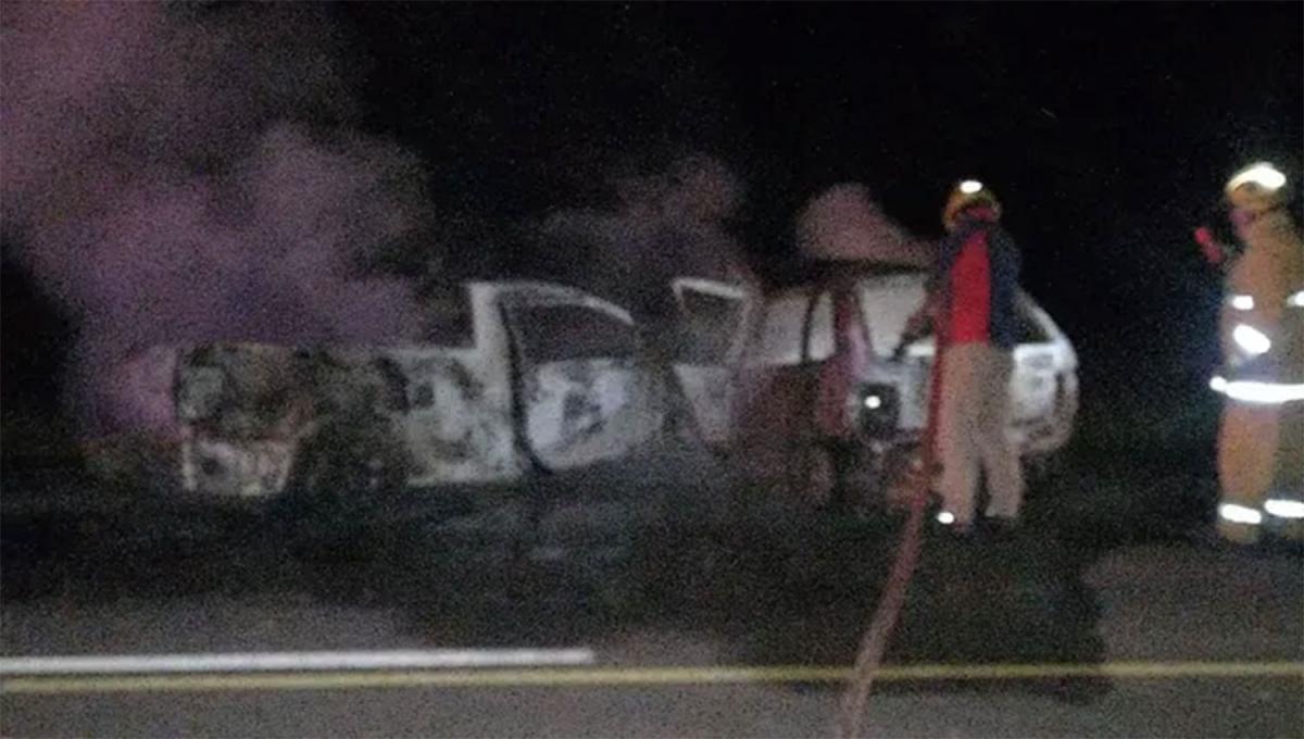 CALCINADOS. Los dos vehículos que intervinieron en el siniestro fueron consumidos por las llamas. 