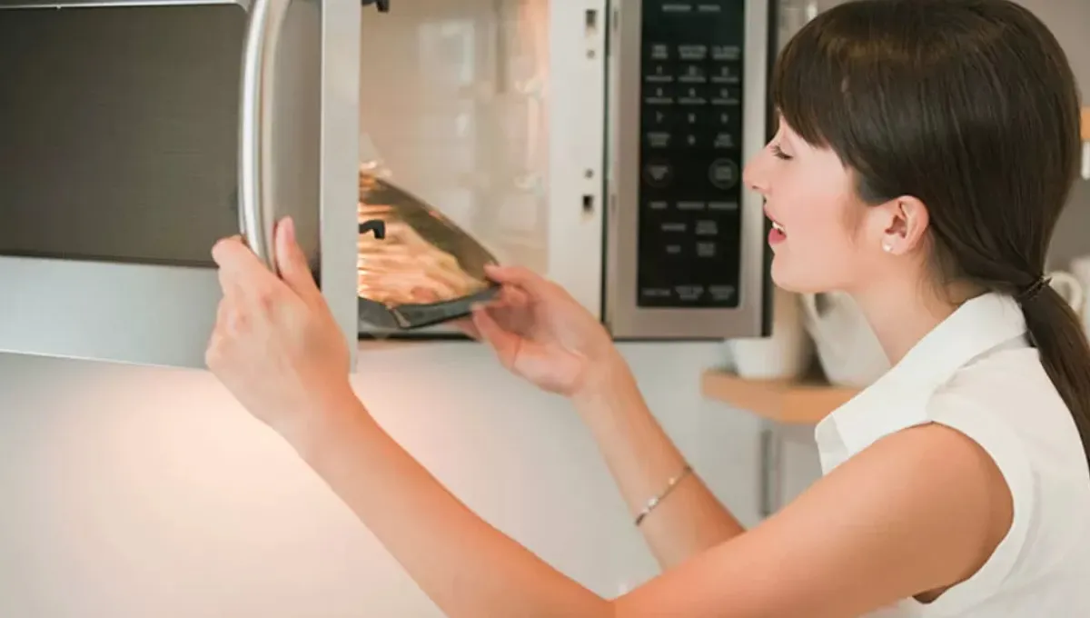 Cuando recalentamos los alimentos, ¿qué puede pasar en nuestro organismo?