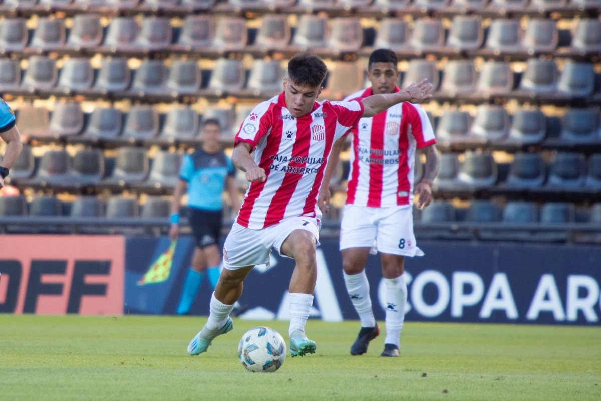 Pese al empate agónico, Almirante Brown eliminó a San Martín de Tucumán de la Copa Argentina