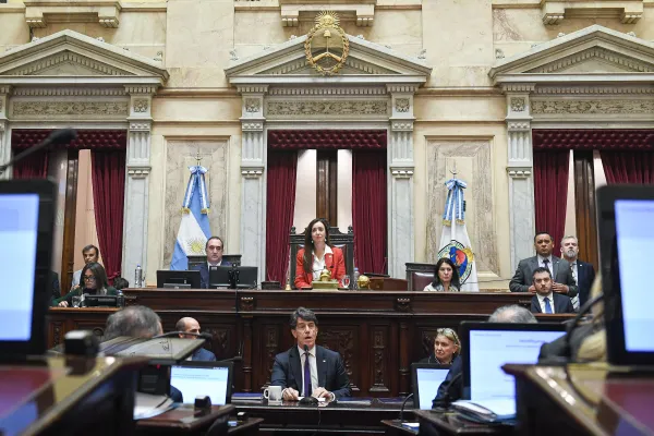 El jefe de Gabinete habla por primera vez ante el Congreso para defender la gestión de Milei