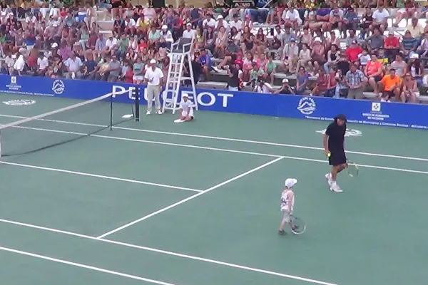 Construyeron una cancha de tenis en Tafí del Valle y exhibición con Gaudio: así fue la última visita de Guillermo Vilas a Tucumán