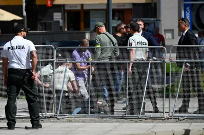 Ataque al primer ministro de Eslovaquia: fue operado, sigue grave, pero estable