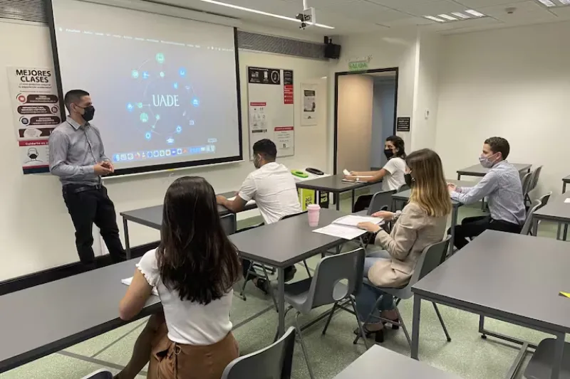 UN PROBLEMA DE INVERSIÓN. Según el informe de Fundar, los jóvenes argentinos no logran ascender socialmente por falta de políticas públicas adecuadas.