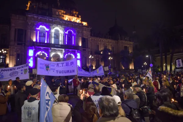 Paritarias: docentes se manifestaron en plaza Independencia y el Gobierno prepara una mejor oferta