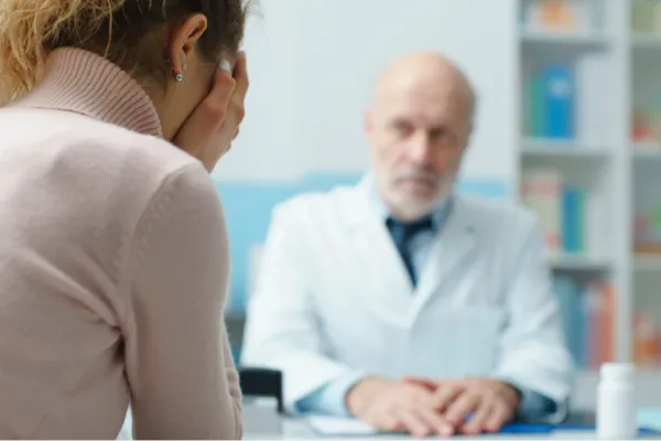 Fallas de memoria: qué significa olvidar nombres y cuándo preocuparse