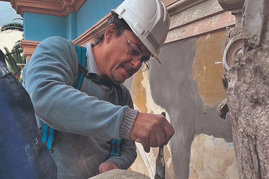 BALAUSTRES. Se reemplazaron 14 de los 30 que integran el conjunto.