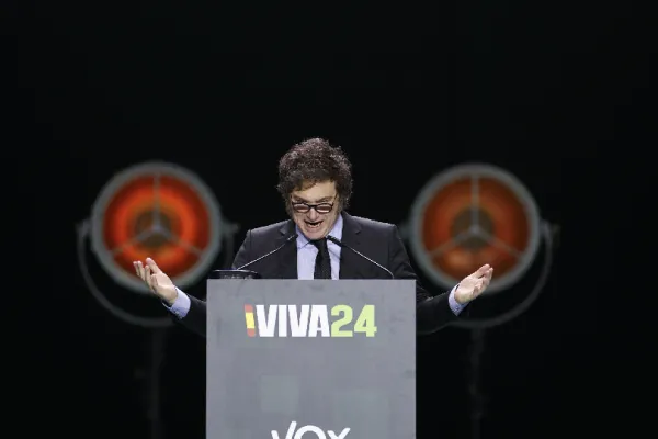 España exige a Milei que se disculpe por llamar corrupta a la esposa de Pedro Sánchez