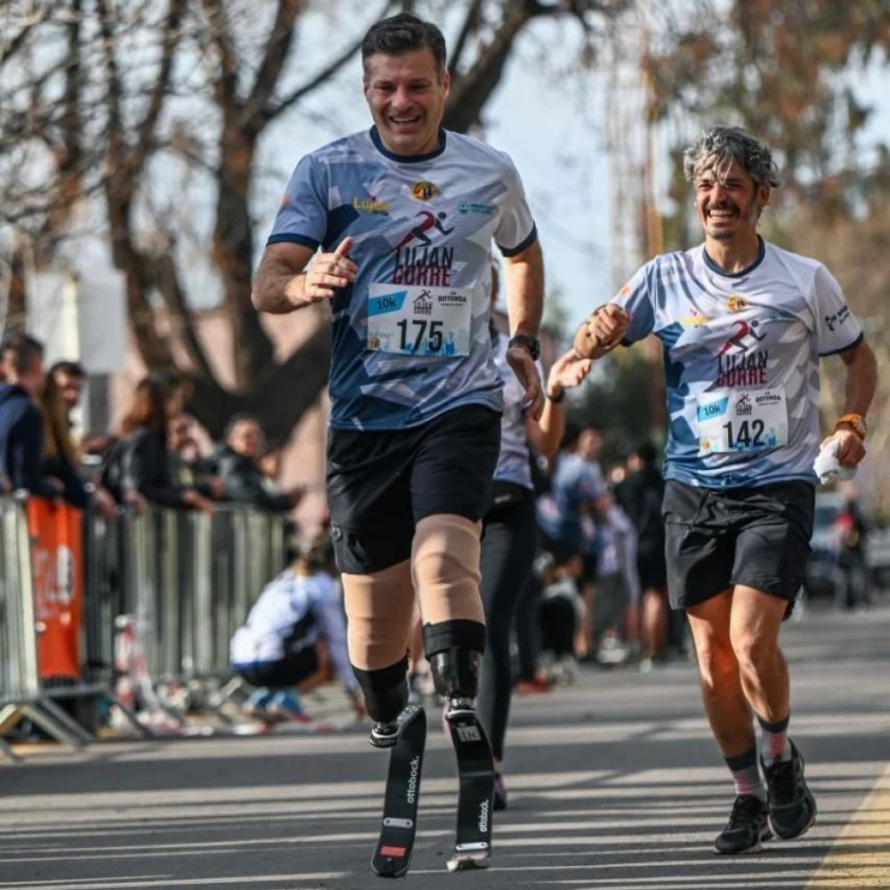 Sufrió un accidente automovilístico, le amputaron las dos piernas y hoy es uno de los protagonistas de la Carrera 21K Yerba Buena por Sporting