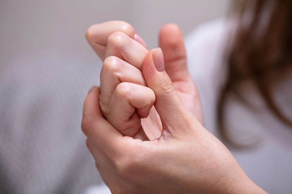 Crujirse los dedos, ¿es malo para nuestra salud?