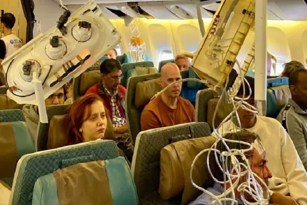 Video: al menos un muerto y 30 heridos por fuertes turbulencias en un vuelo de Londres a Singapur