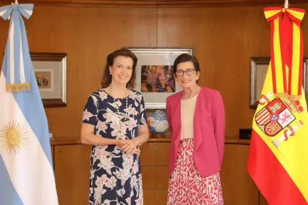 Conflicto entre Milei y Sánchez: España retiró definitivamente a su embajadora en Argentina