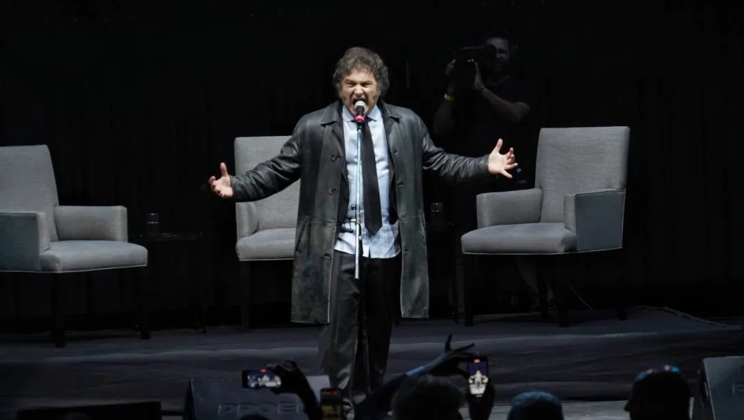 Con críticas al kirchnerismo y mucho rock, Javier Milei presentó su libro en el Luna Park