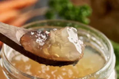 Cómo preparar y tomar la gelatina sin sabor para prevenir la flacidez y dolores articulares