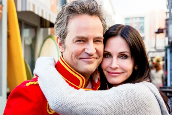 Courteney Cox y una escalofriante confesión sobre Matthew Perry: “Me visita mucho”