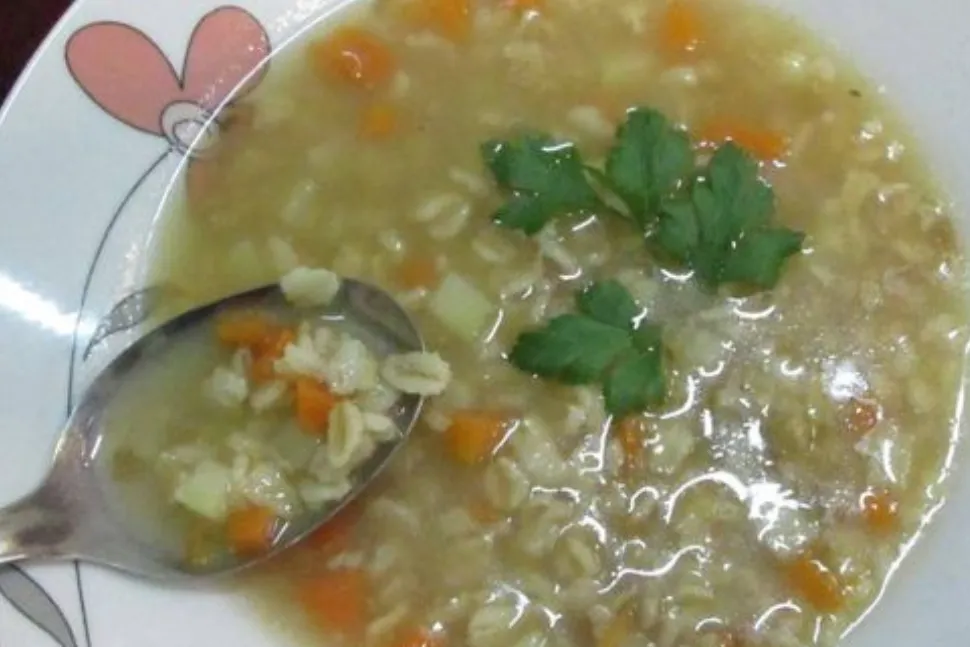 Por qué deberías tomar sopa de avena por las noches: conocé sus beneficios 