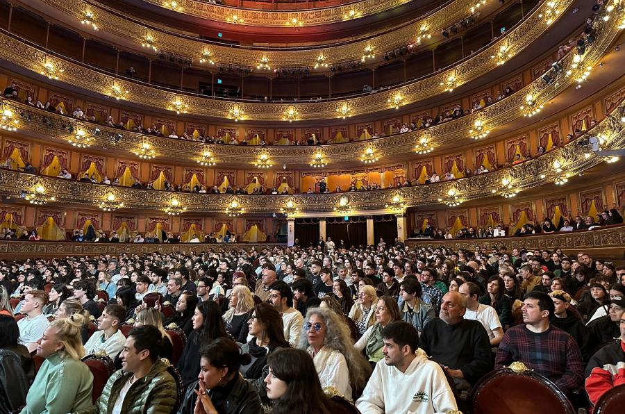 La sala se llenó de seguidores del stream y de Spinetta. OLGA