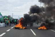 Protestas en Córdoba ante la llegada de Milei: tensión entre los manifestantes y la Policía