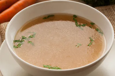 Caldo proteico económico y casero: cómo prepararlo para ganar masa muscular