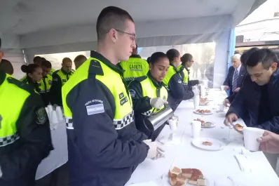 Con el tradicional chocolate patrio, se inició el festejo por el 214° aniversario de la Revolución de Mayo